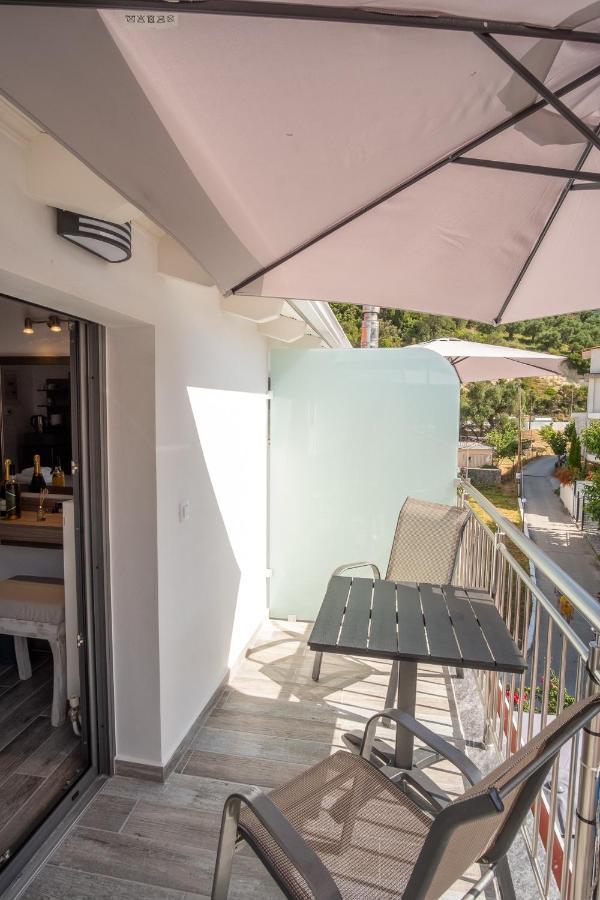 Serenity Luxe Suites Parga Exterior foto